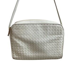 Bloomingdale’s Women's White Leather Woven Crossbody Bag Sz M